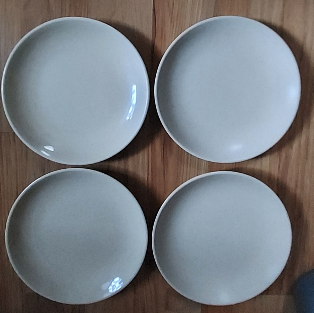 Vintage Jeongil 100% Melamine Beige Speckled Luncheon Salad Plates Set of 4 READ